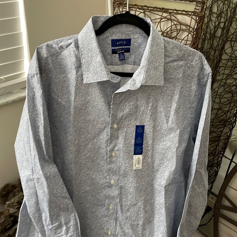 Men’s slim fit dress shirt